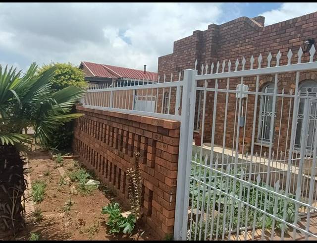 3 BEDROOM HOUSE FOR SALE IN ORLANDO EAST